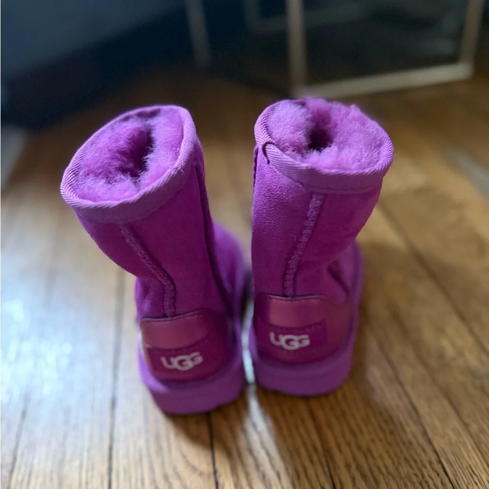 UGG Purple Shearling Boots - Size 6 - NWOB